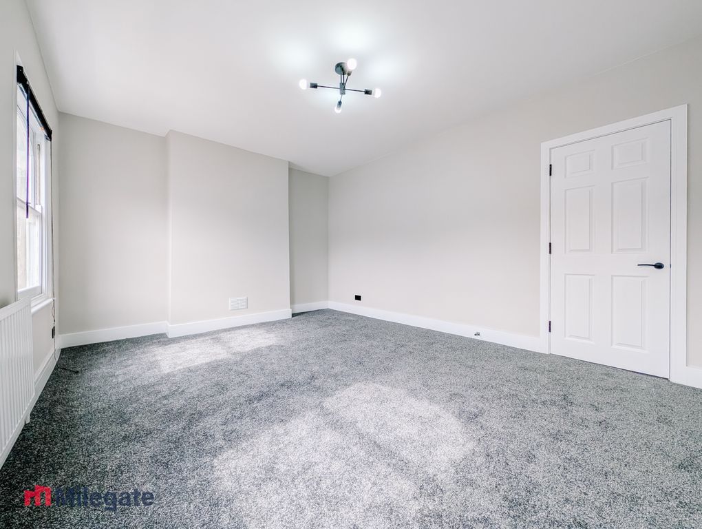 Property photo 3 of 8 Photo 3