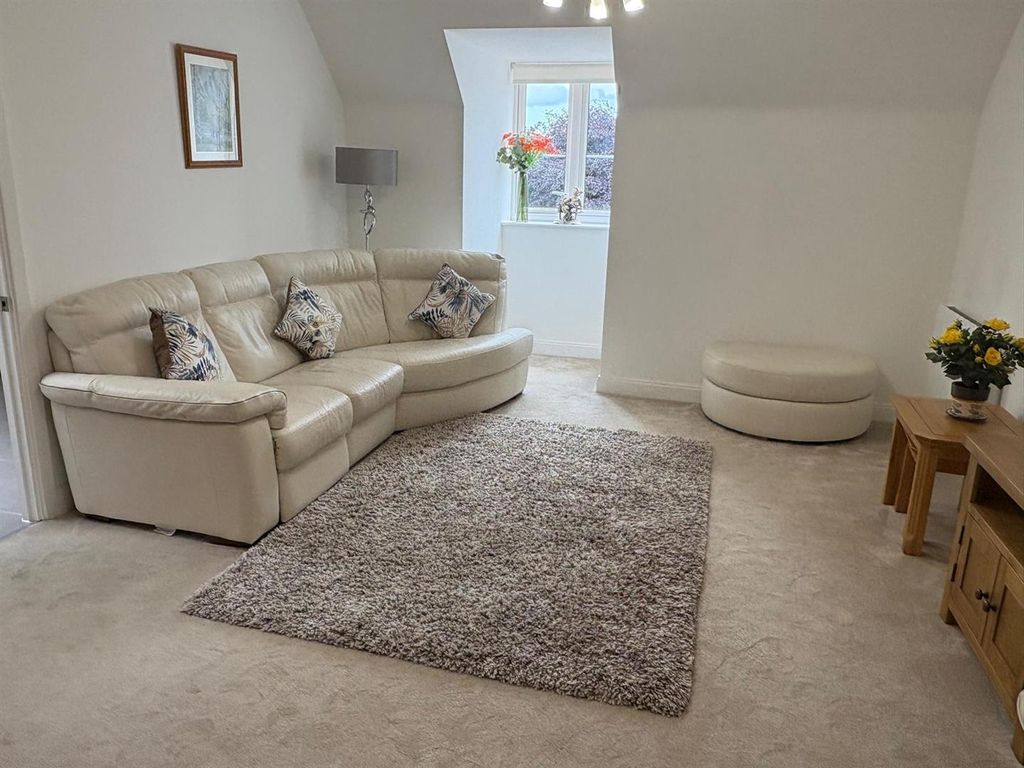 Property photo 3 of 11 6. Living Room.Jpg