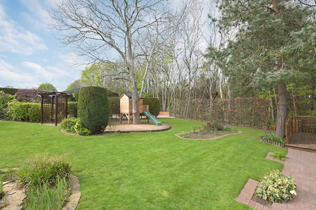 Property photo 2 of 30