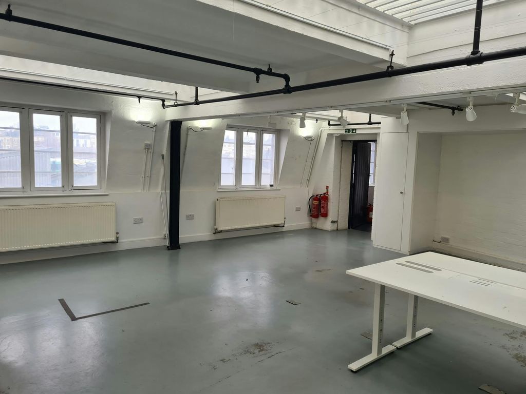 Property photo 3 of 8 Int 2.Jpg