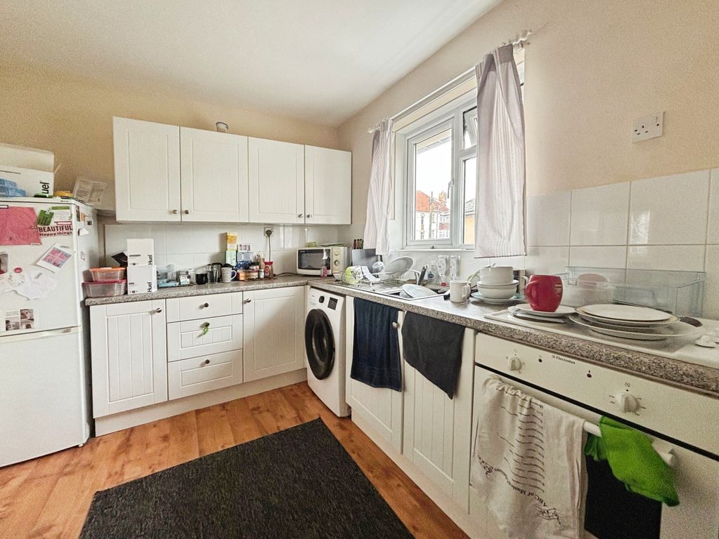Property photo 2 of 7 Kitchen