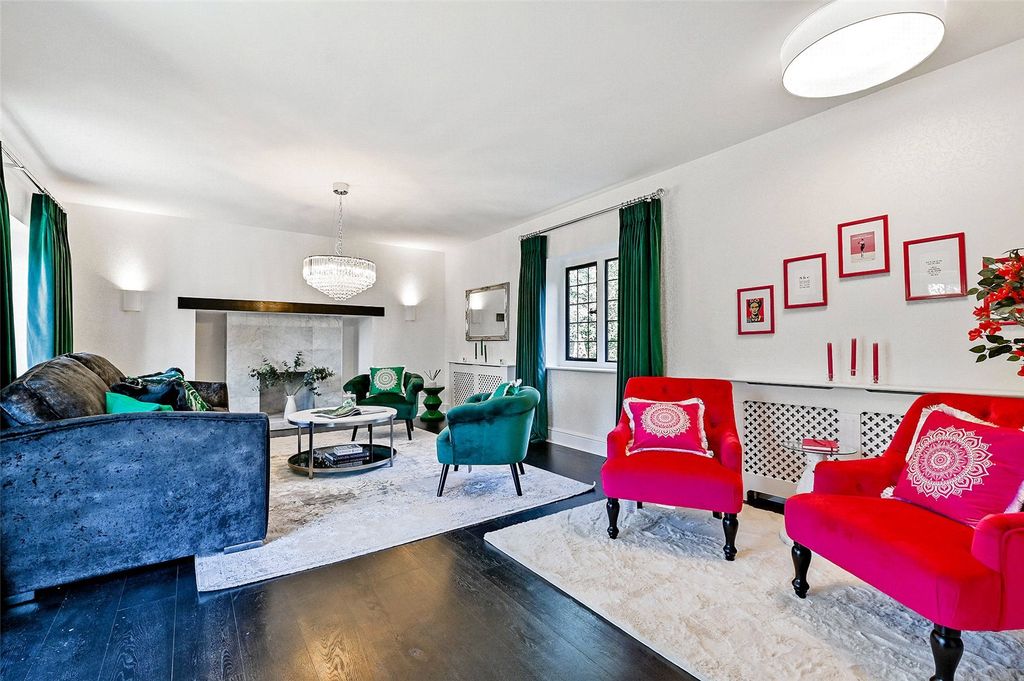 Property photo 3 of 14 Sitting Room