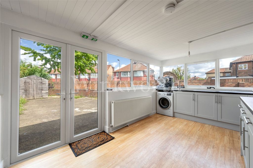 Property photo 3 of 18 Picture No. 28