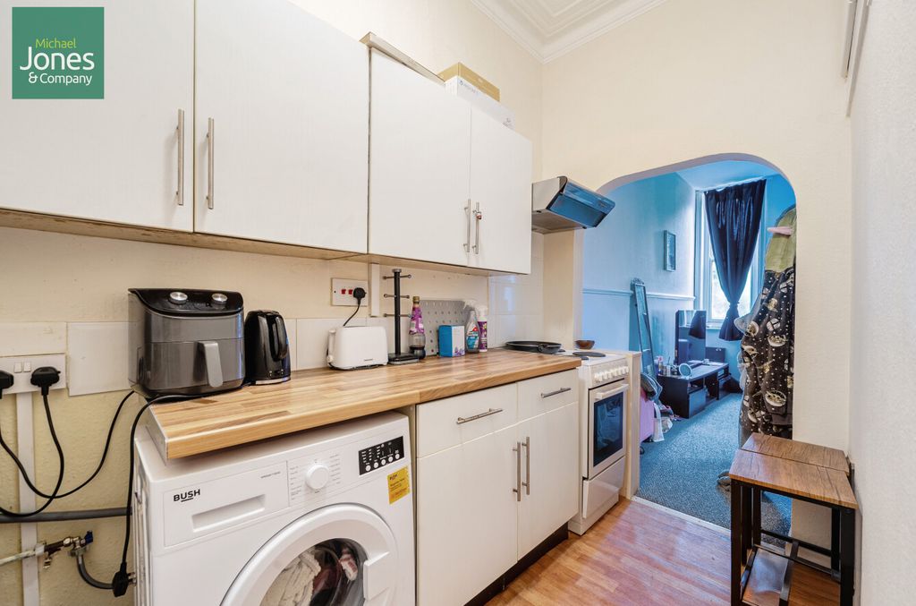 Property photo 3 of 8 Kitchen