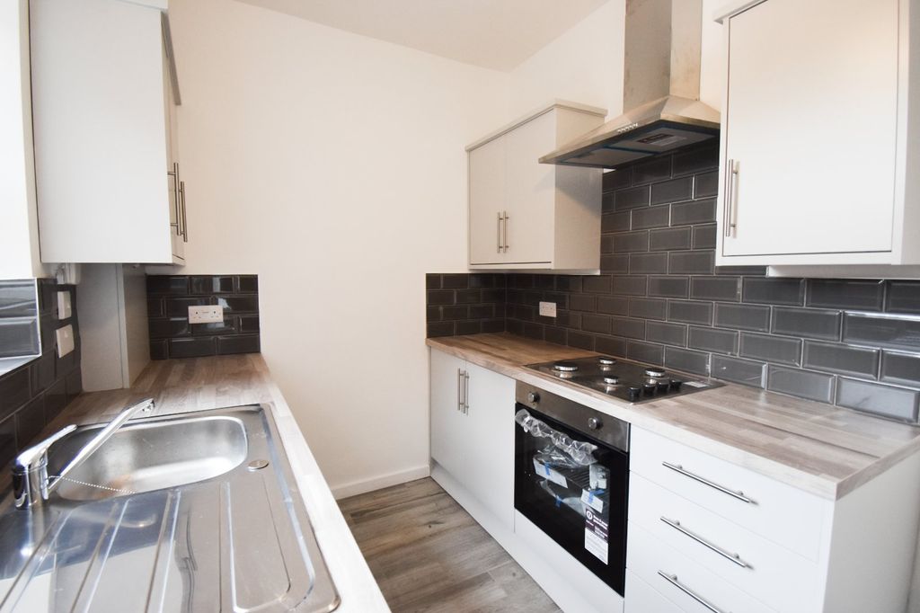 Property photo 2 of 11 Kitchen