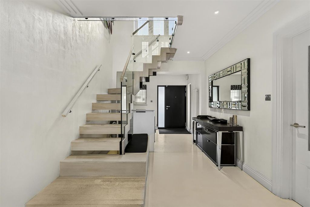 Property photo 2 of 14 Staircase.Jpg