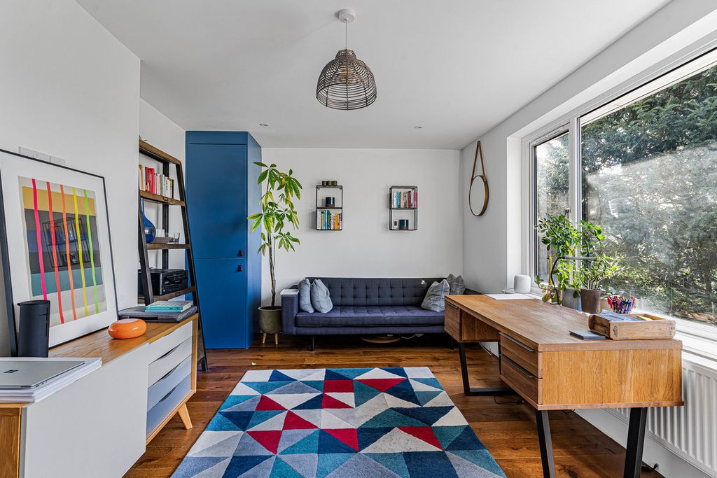 Property photo 3 of 33