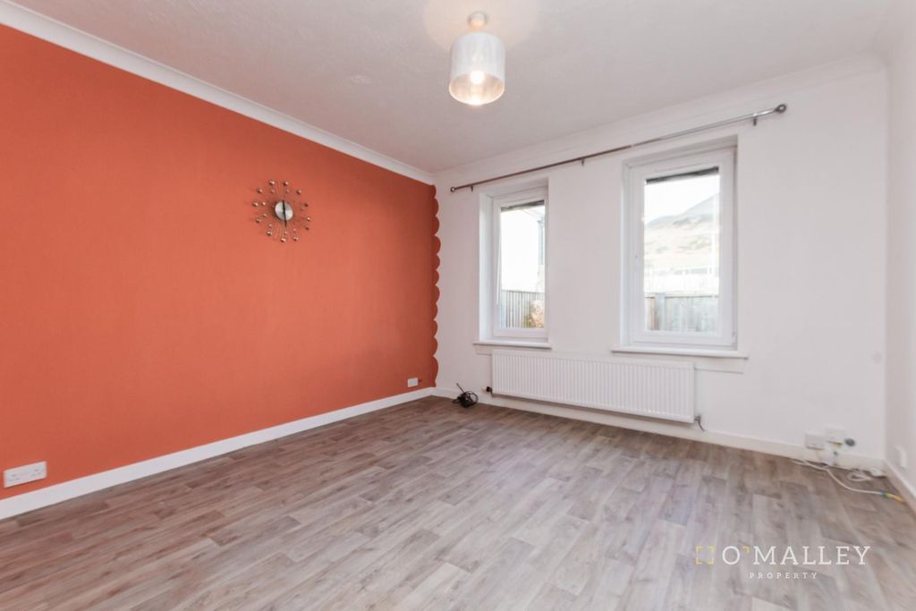 Property photo 3 of 11 Lounge