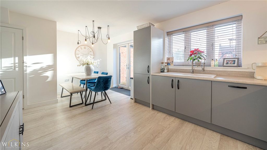 Property photo 2 of 28 Picture No. 17