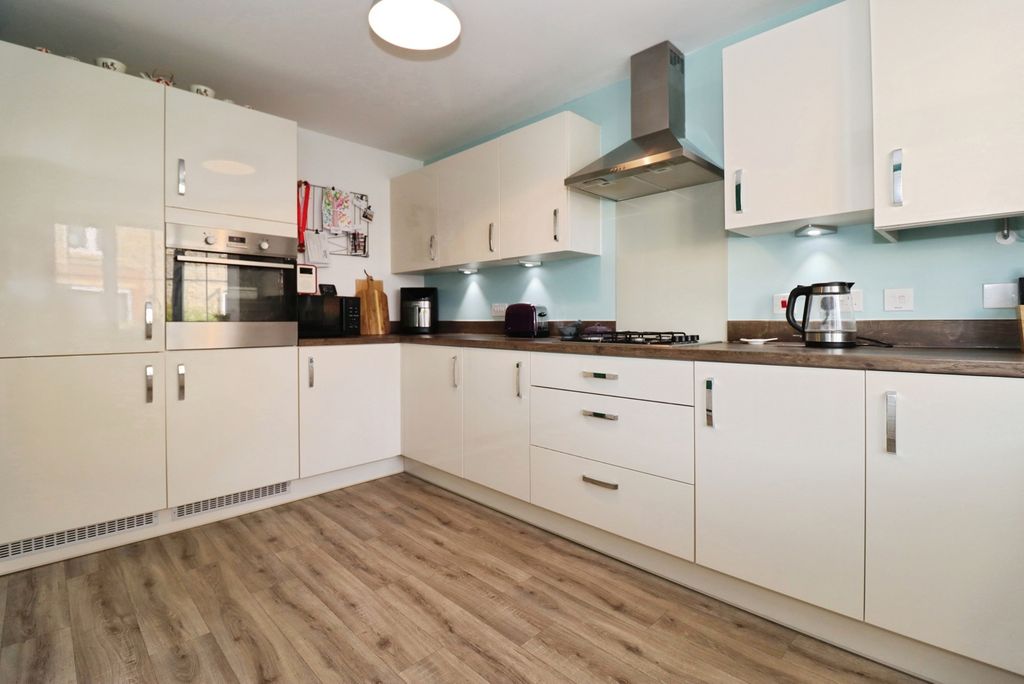 Property photo 3 of 18 Pbox-Img.Jpg