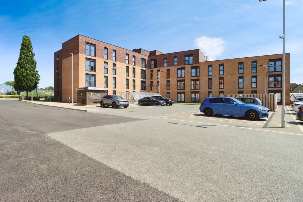 Property photo 3 of 16 Image