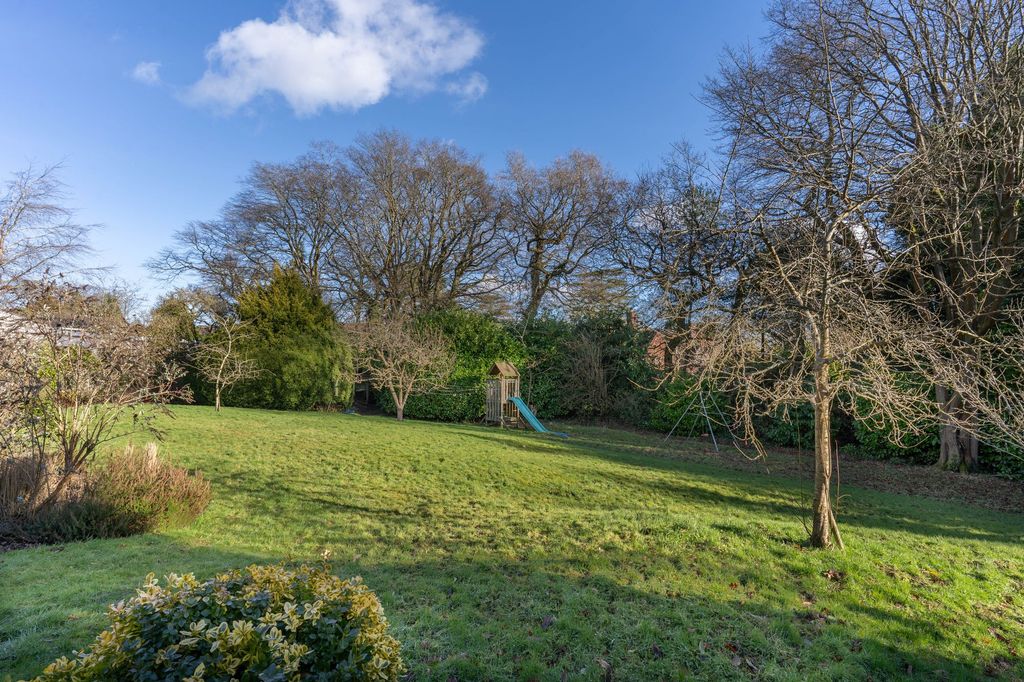 Property photo 3 of 27