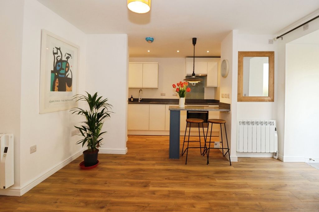 Property photo 3 of 12 Pbox-Img.Jpg