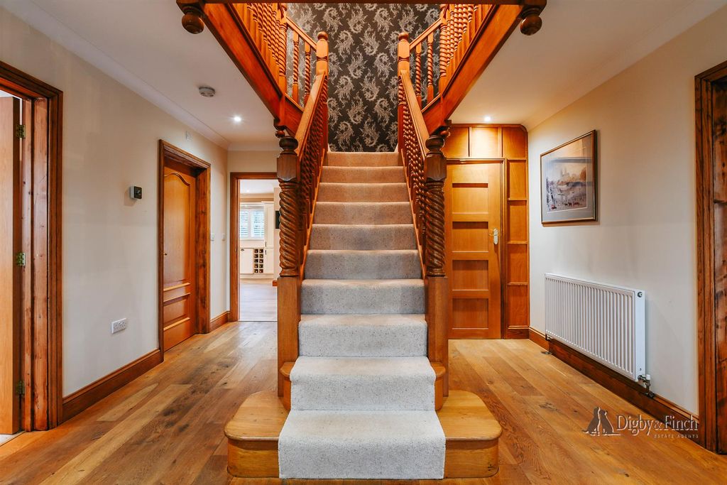 Property photo 2 of 18 19 The Pingle-019.Jpg