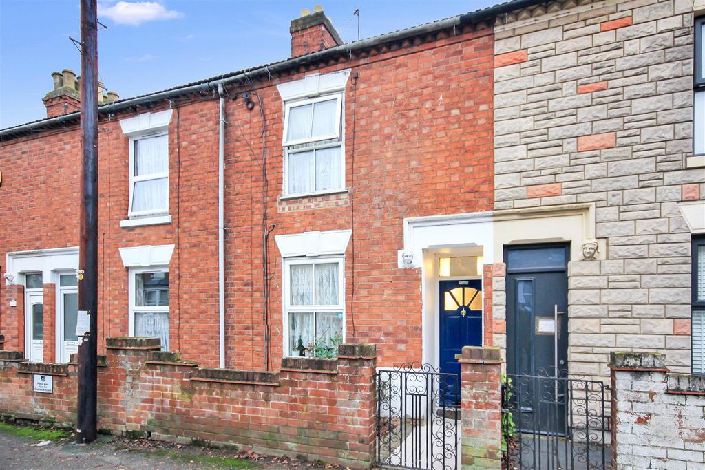 Property photo 1 of 14 Front 1.Jpg