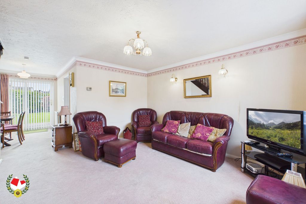 Property photo 2 of 11