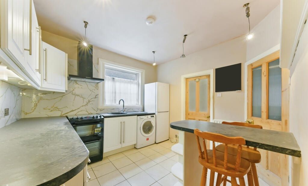 Property photo 3 of 7 6