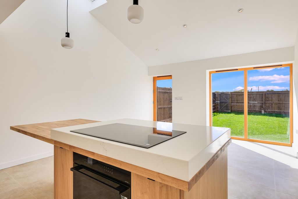 Property photo 3 of 13 Img17