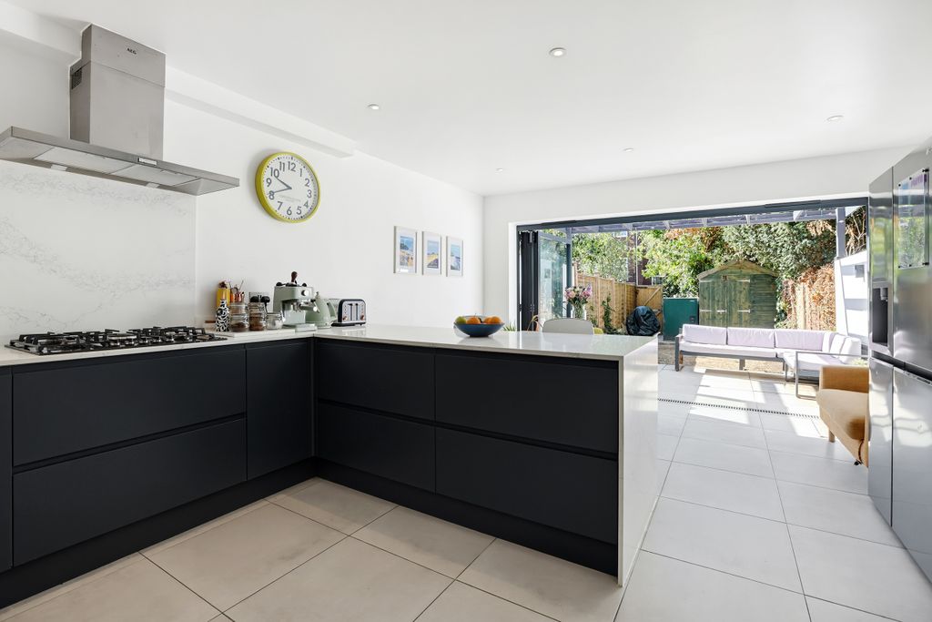Property photo 2 of 22 Kitchen
