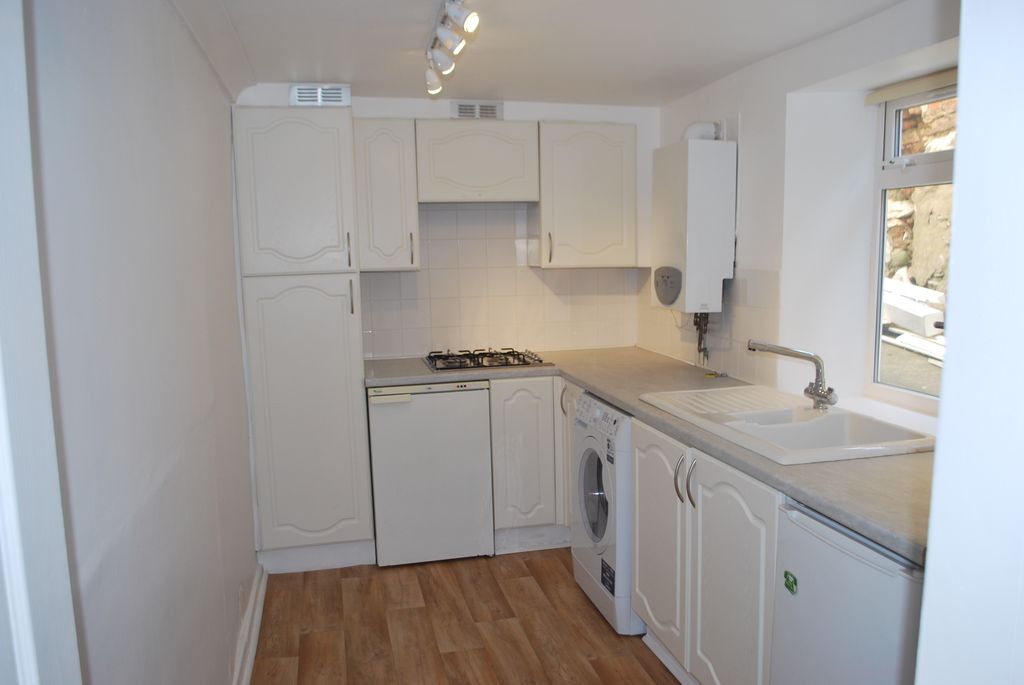 Property photo 3 of 5 Kitchen