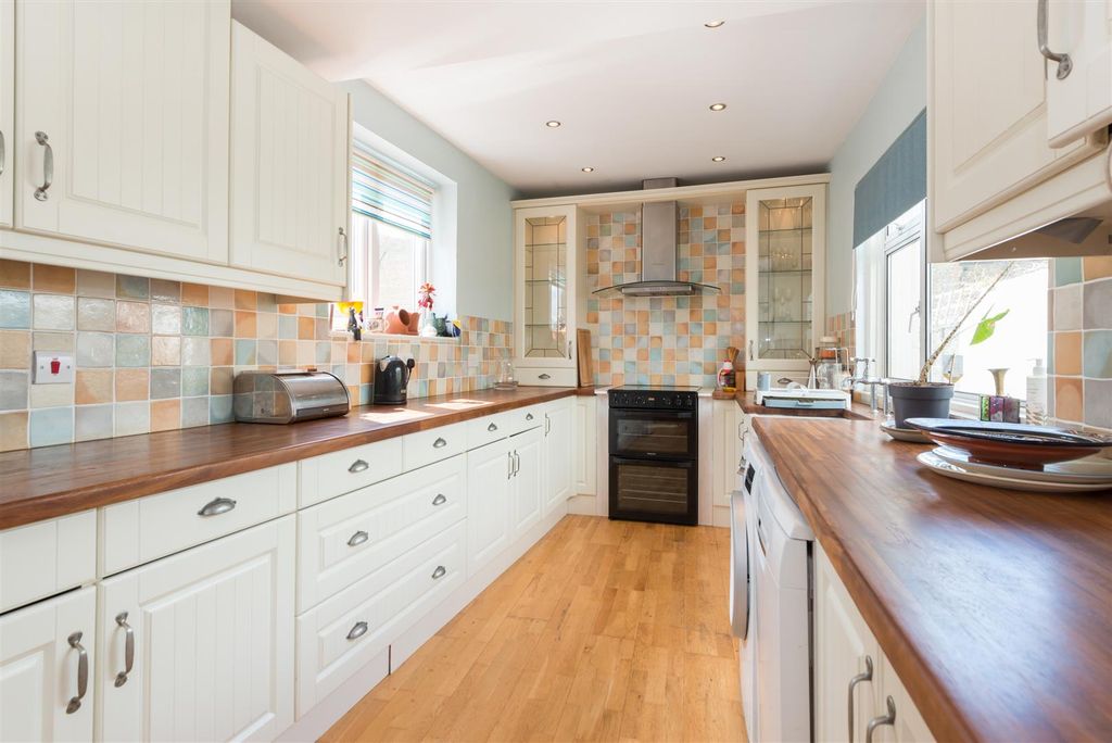 Property photo 2 of 13 98Regent-24.Jpg