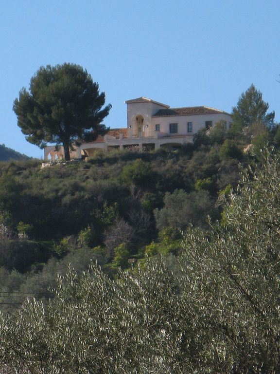 Property photo 3 of 12