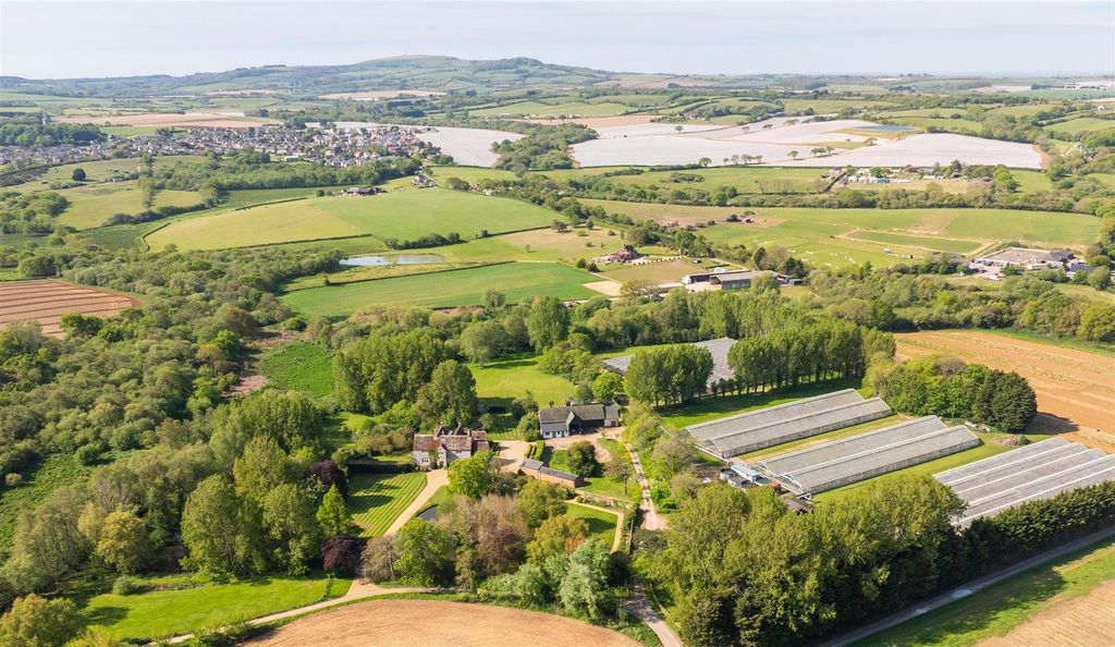 Property photo 1 of 43 Great Budbridge Manor & Glasshouse Site