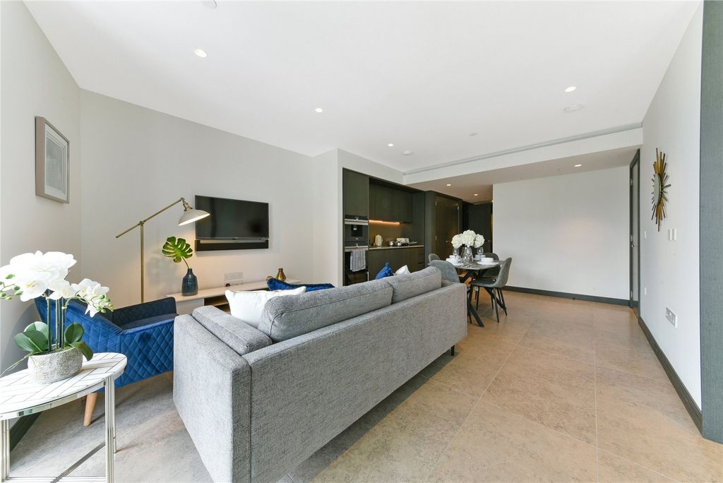 Property photo 3 of 9 :Iving Area