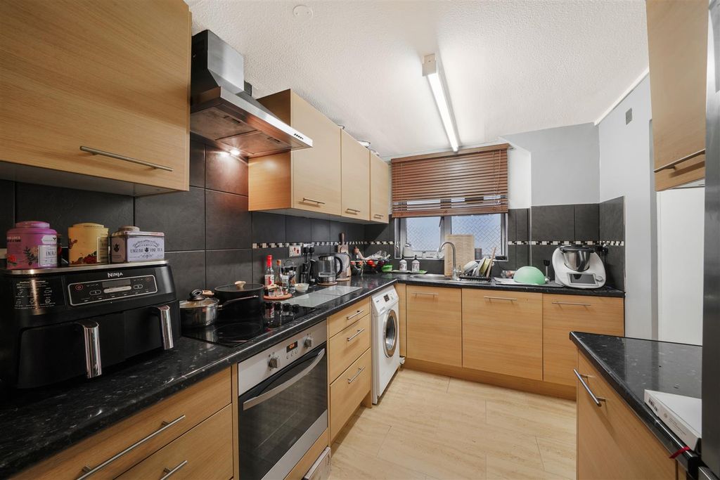 Property photo 2 of 13 6 Salmond Close - Kxhxtdewbkksm8X4C4Xw.Jpg