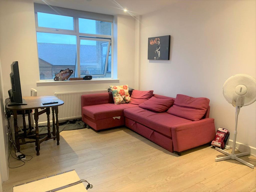 Property photo 3 of 6 Living Room