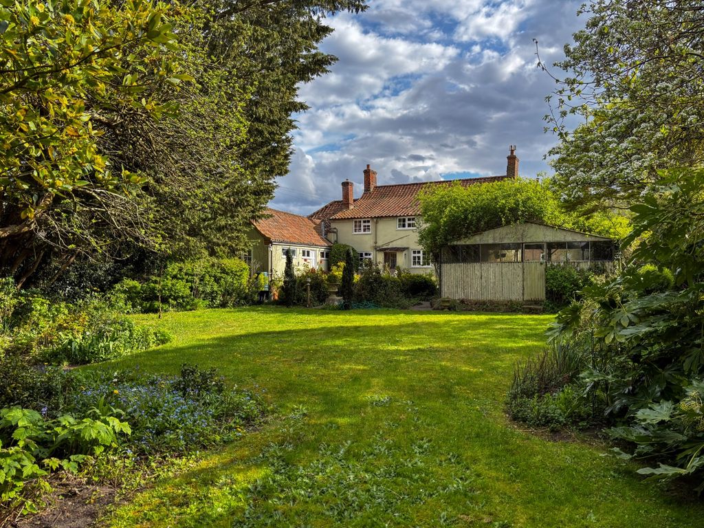 Property photo 2 of 25 5589511