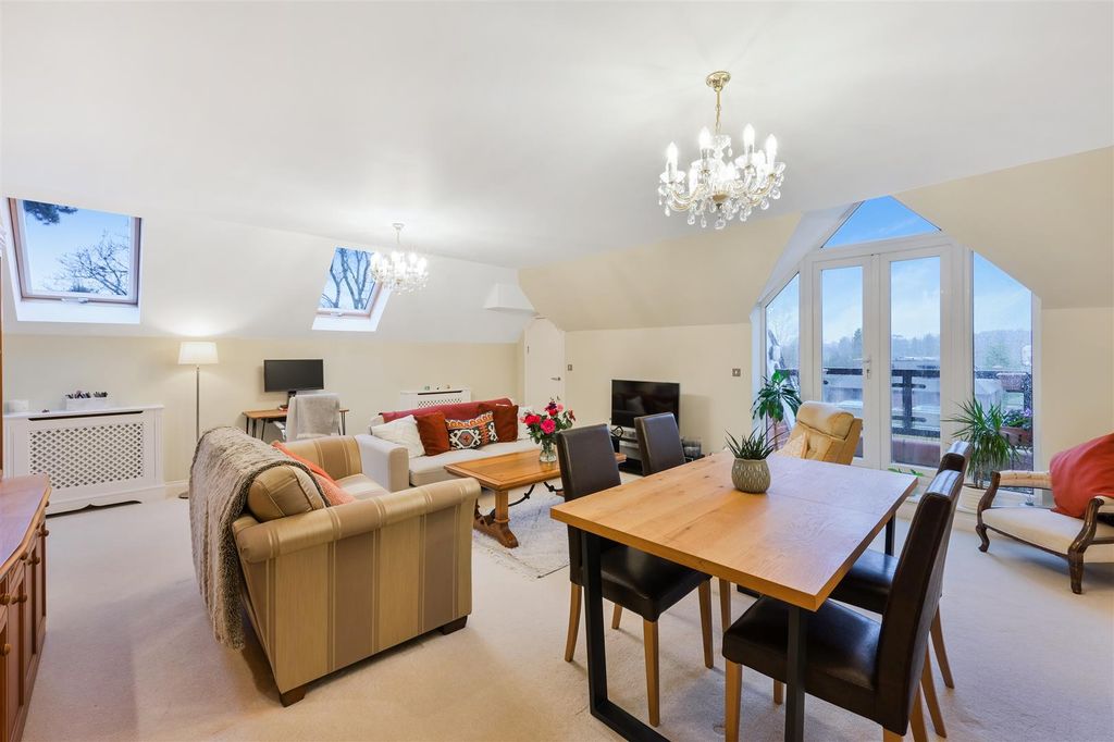 Property photo 2 of 30 Long Orchards (25).Jpg