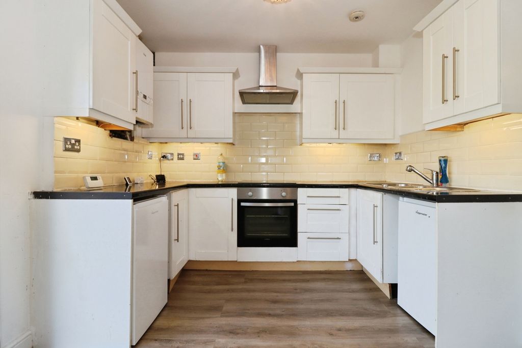 Property photo 3 of 17 Pbox-Img.Jpg