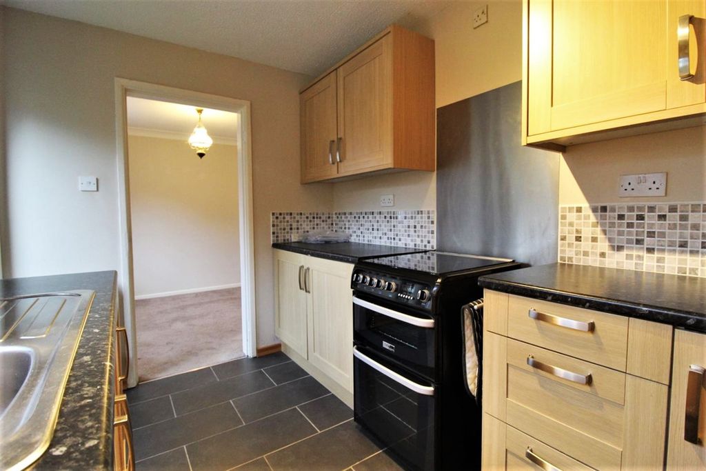 Property photo 3 of 9 Kitchen