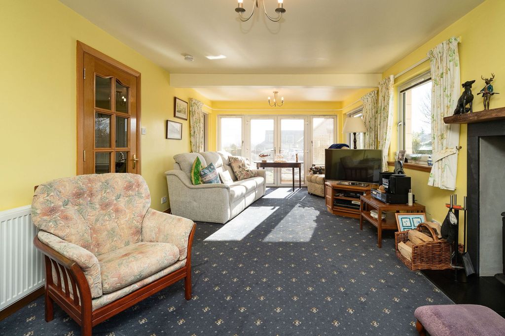 Property photo 3 of 40 Sitting Room