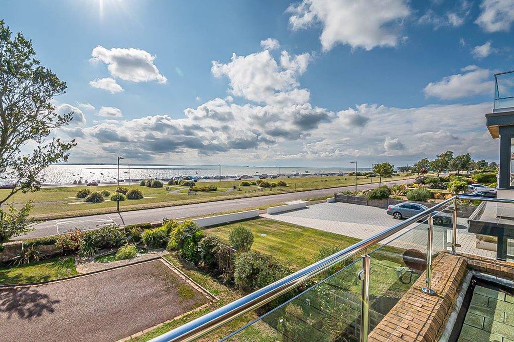 Property photo 2 of 36