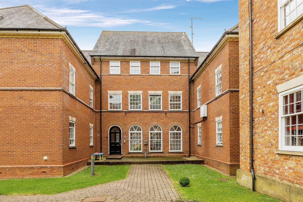 Property photo 1 of 9 Exterior