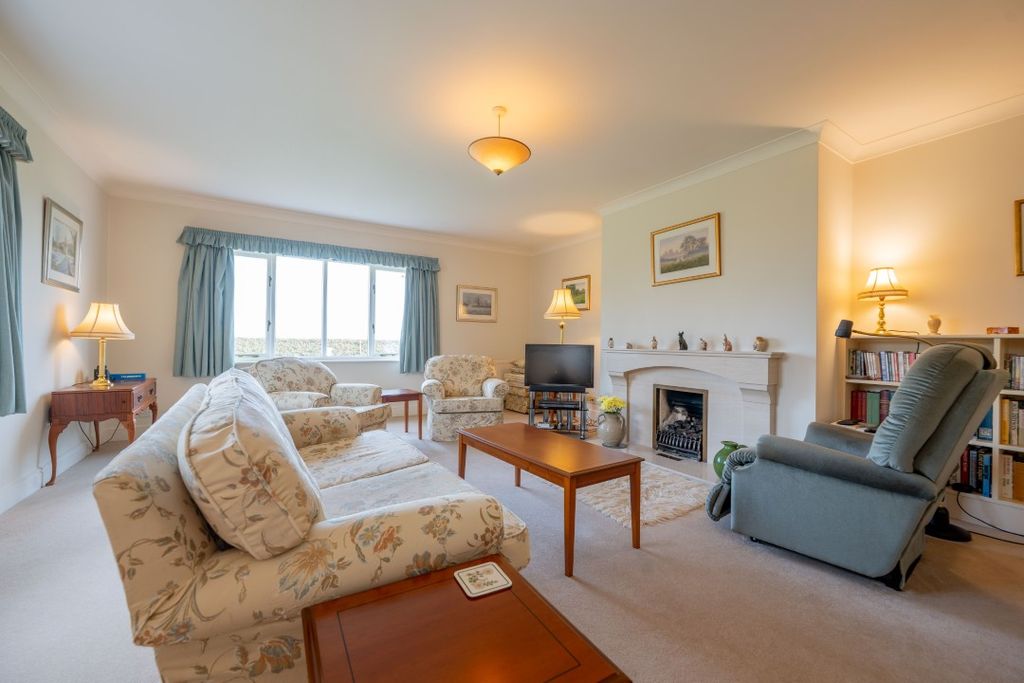 Property photo 3 of 32