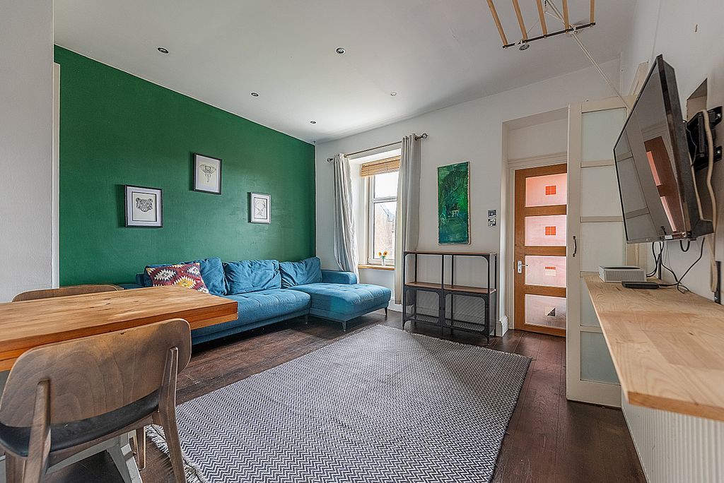 Property photo 3 of 27 Living Room