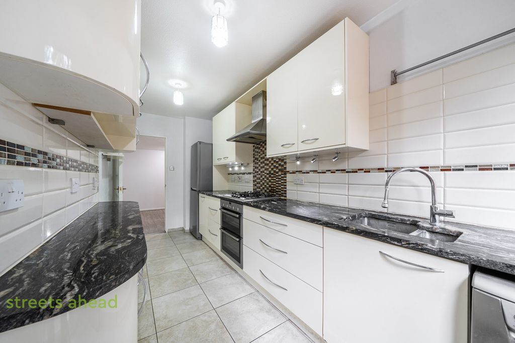 Property photo 3 of 20 E26c3E51-42A5-42E...