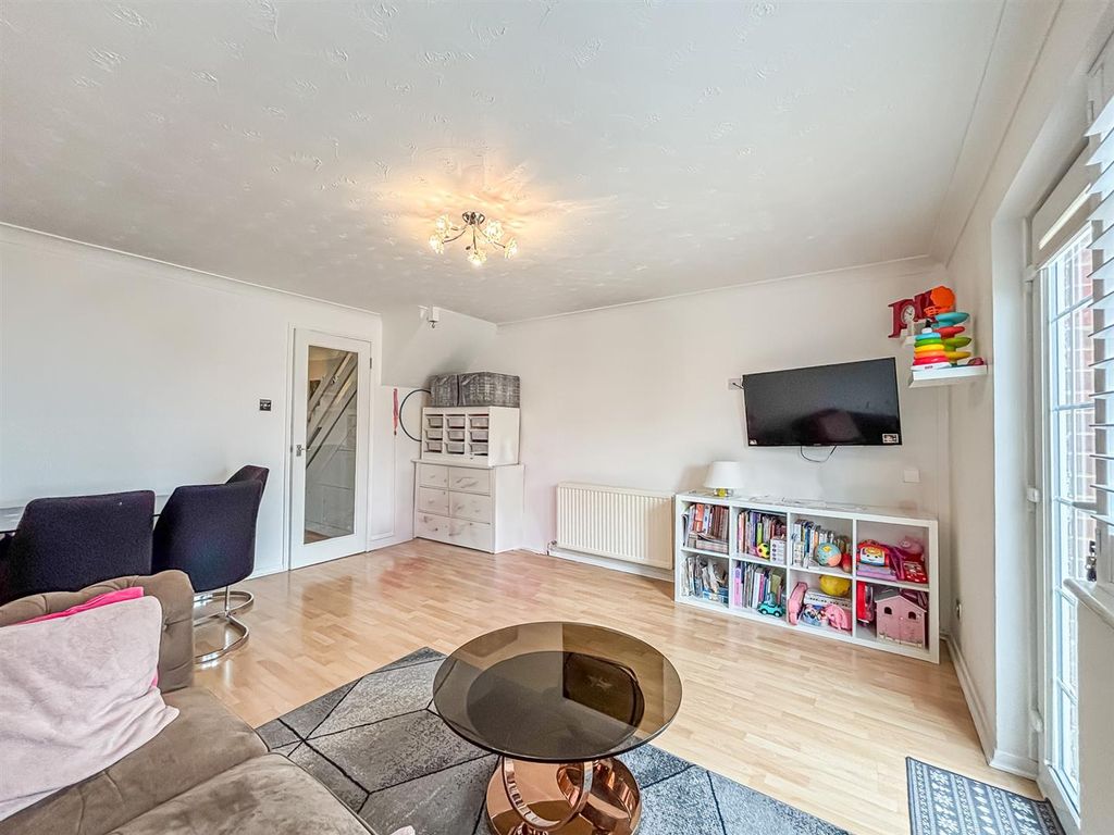 Property photo 3 of 9