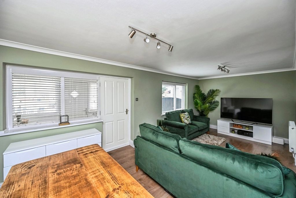 Property photo 3 of 16 Photo
