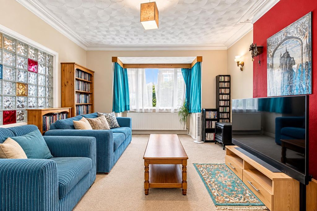 Property photo 3 of 12