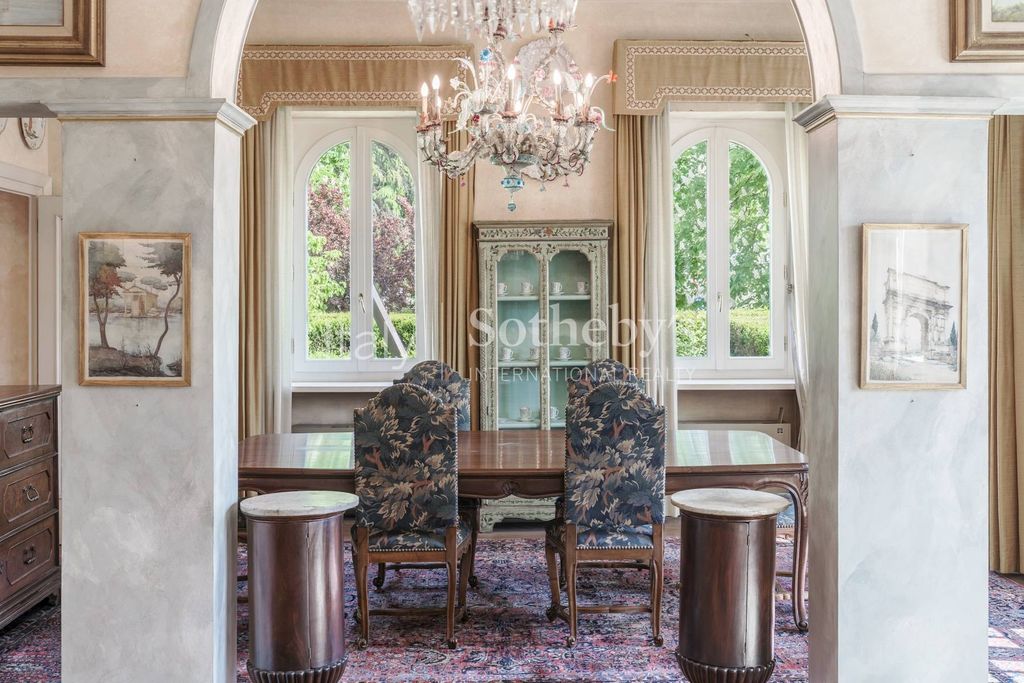 Property photo 2 of 25