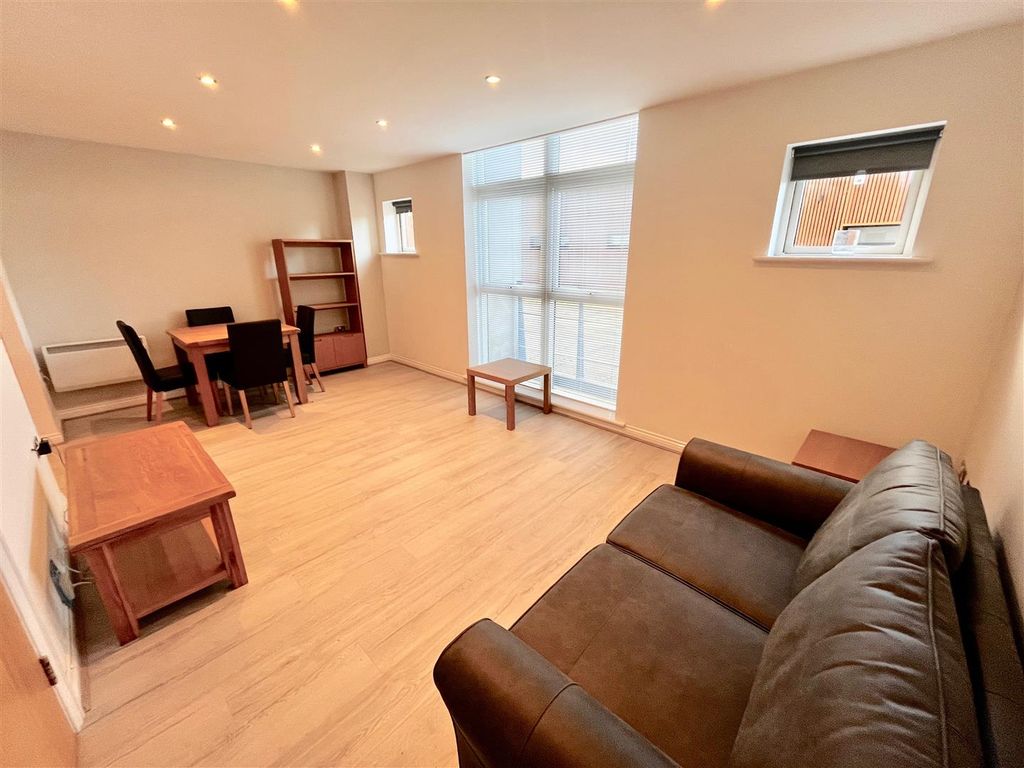 Property photo 2 of 12 Lounge