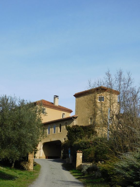 Property photo 2 of 37