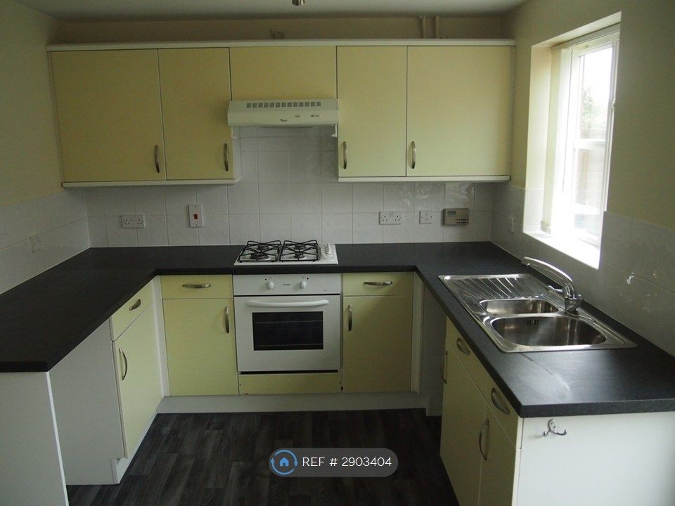 Property photo 2 of 6 Kitchen