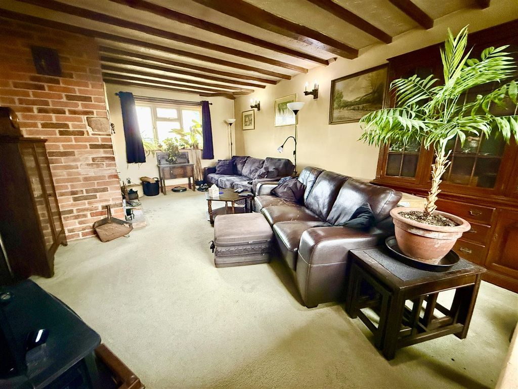 Property photo 2 of 21 Lounge