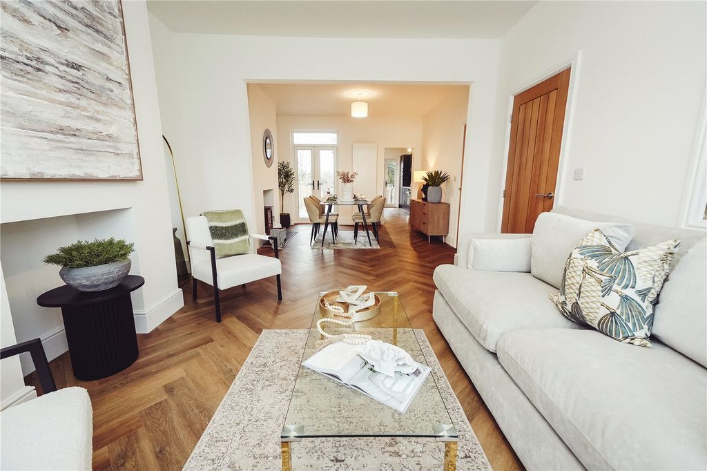 Property photo 2 of 21 Lounge