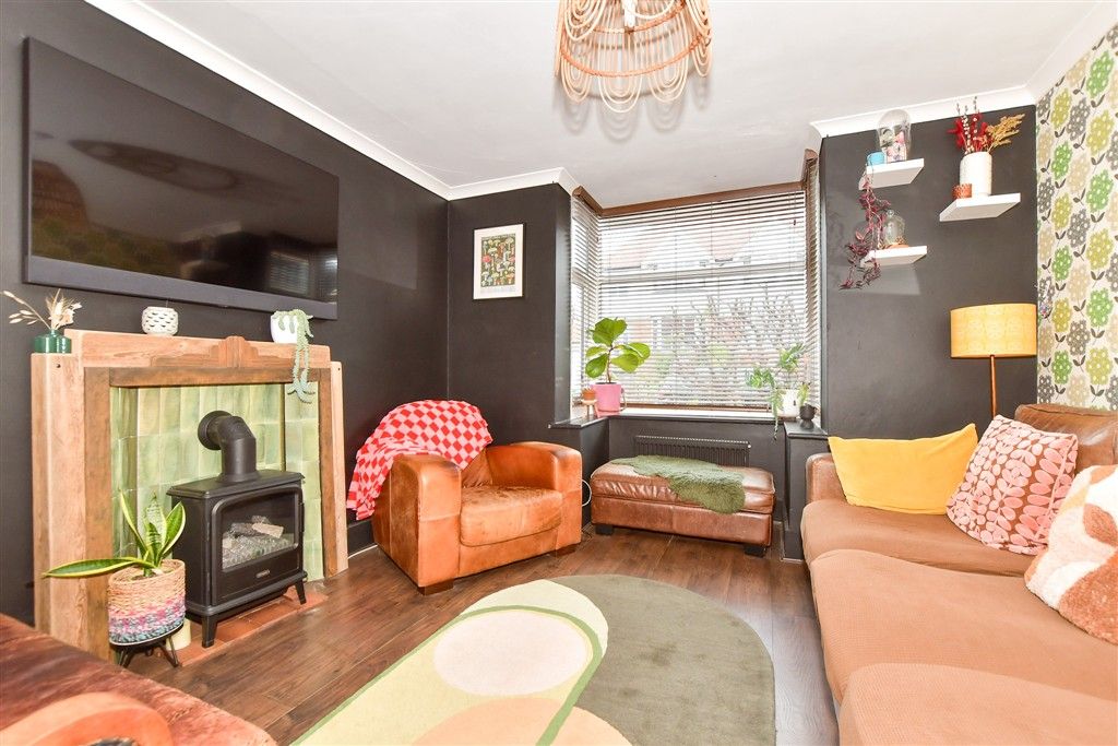 Property photo 3 of 19 Lounge